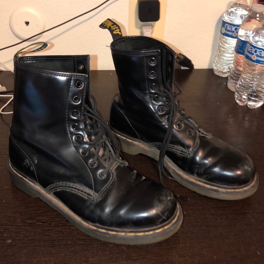 BLACK DOC MARTENS